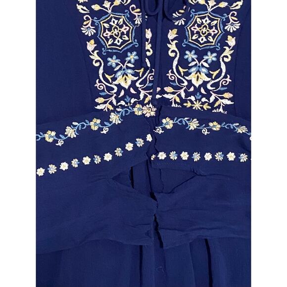 Altar'd State Top Blouse Women's Size S Embroidered Floral Long Sleeves Blue - Picture 7 of 8